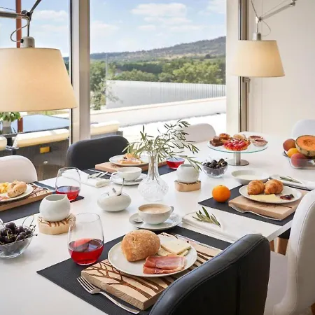 Oliveira House Homestay